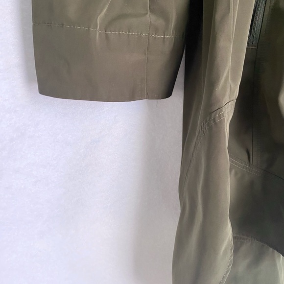 Athleta Drippity Olive Green Windbreaker Jacket Size Medium Light weight - Picture 11 of 13